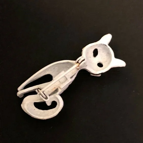Vintage Novelty Pin White Enamel Cat - Picture 2 of 2